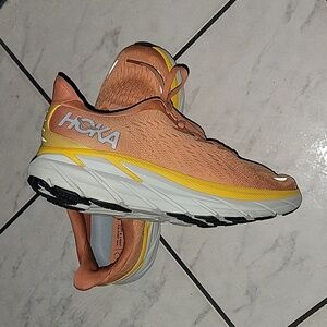 HOKA CLIFTON 8